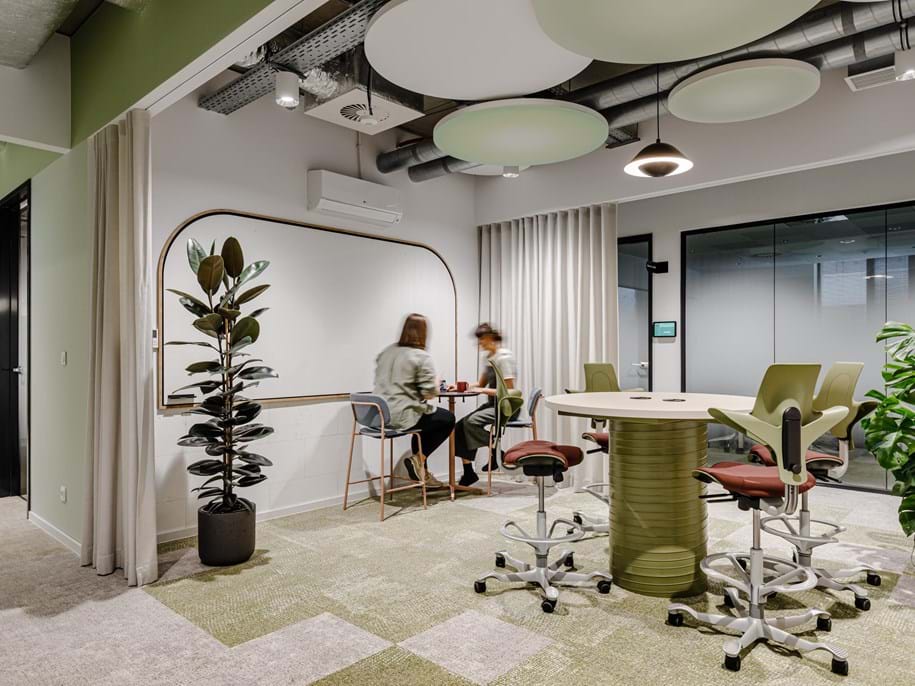 Free-hanging acoustic panels in office collaboration space