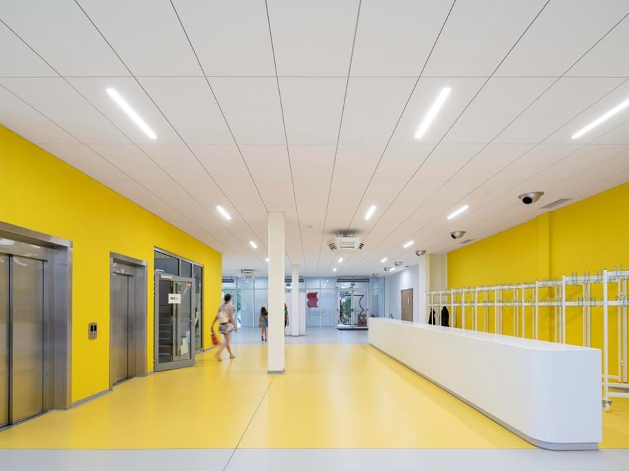 Acoustic ceiling in entrance area