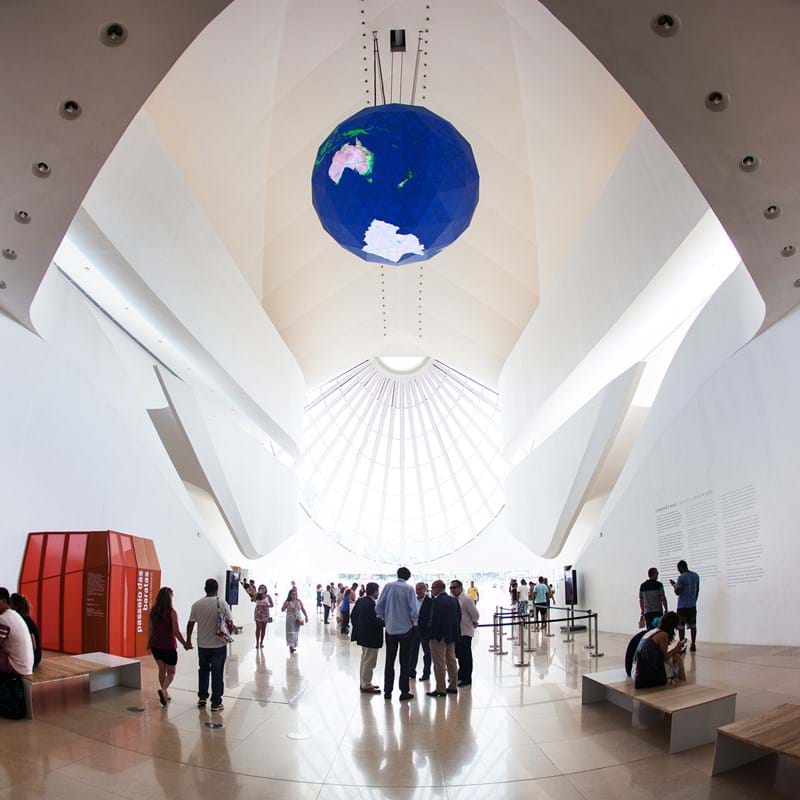 Akoestisch plafond met Clipso in ruime museumzaal
