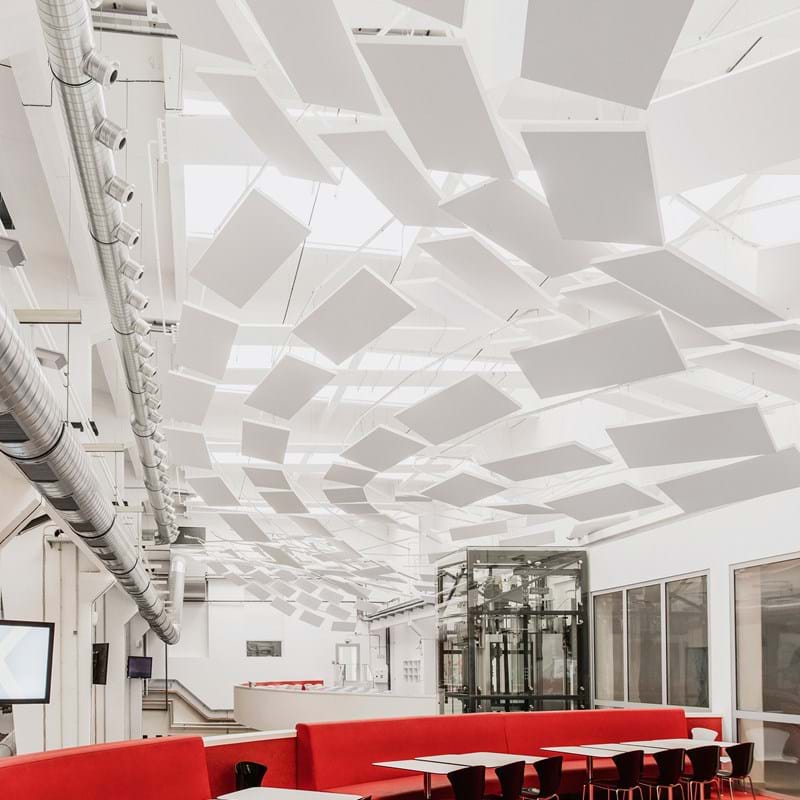 Freihängende Schallabsorber im Techmania Science Center