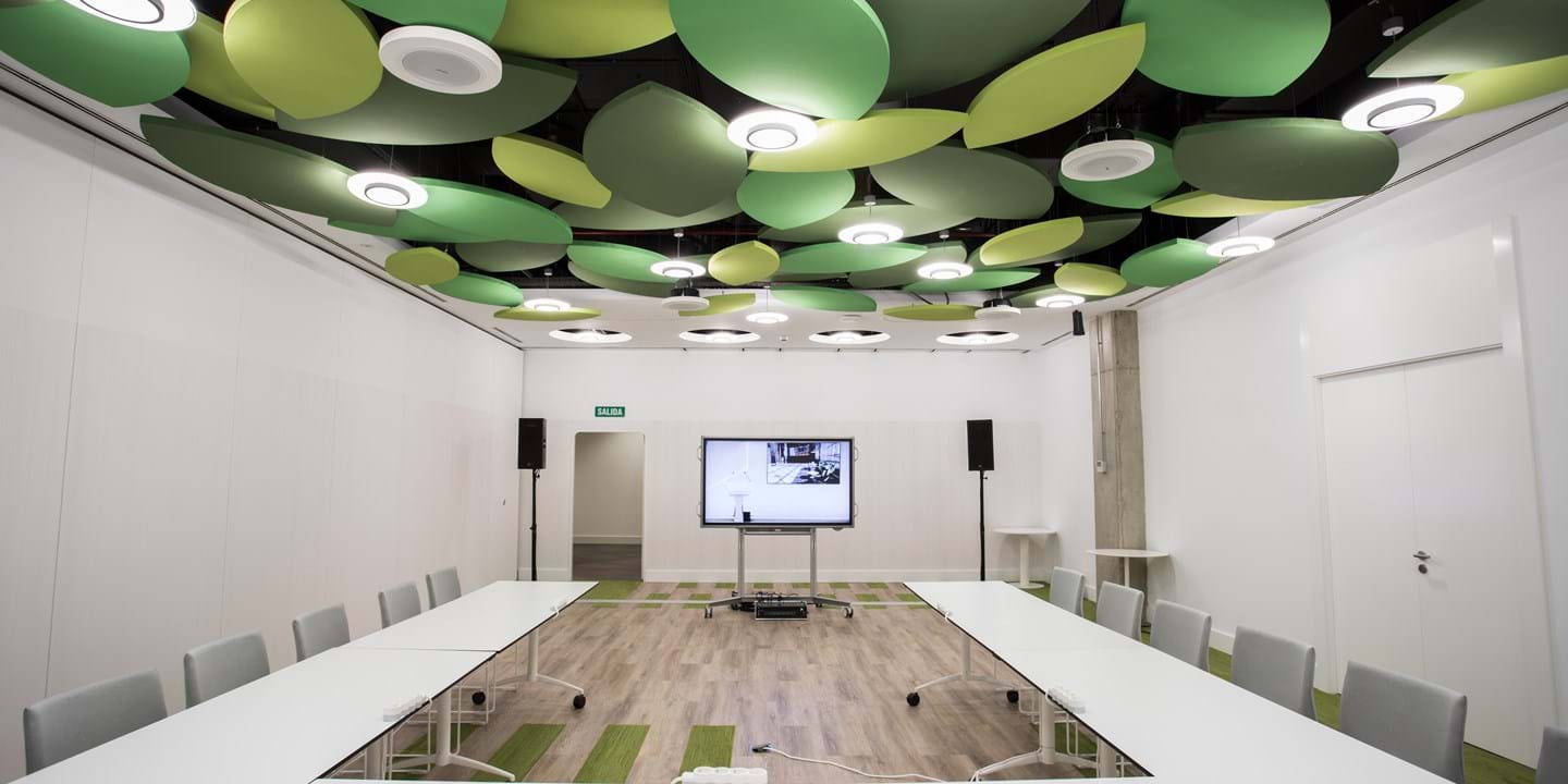 Free-hanging acoustic leaf-shaped panels in conference room